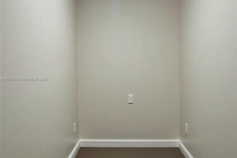 Купить виллу или дом в Киссимми, Флорида 7 комнат, № 2033750 - фото 25