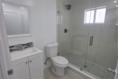 Casa en alquiler en Miami, Florida, 3 dormitorios, 139.35 m2 № 1975724 - foto 5