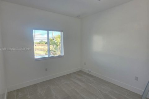 Casa en alquiler en Miami, Florida, 3 dormitorios, 139.35 m2 № 1975724 - foto 23