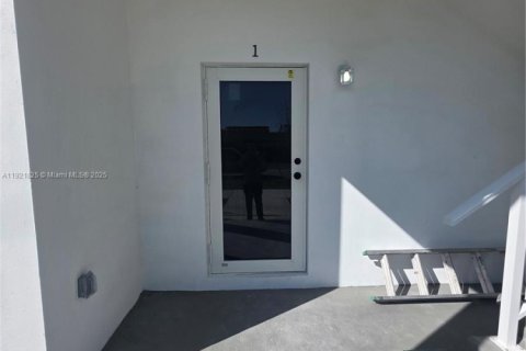 Casa en alquiler en Miami, Florida, 3 dormitorios, 139.35 m2 № 1975724 - foto 27