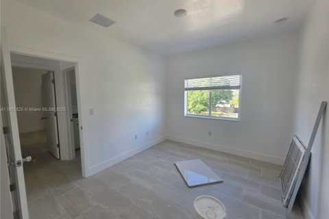 Casa en alquiler en Miami, Florida, 3 dormitorios, 139.35 m2 № 1975724 - foto 21