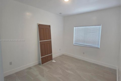 Casa en alquiler en Miami, Florida, 3 dormitorios, 139.35 m2 № 1975724 - foto 29