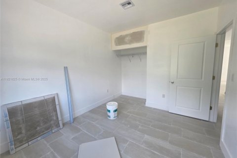 Casa en alquiler en Miami, Florida, 3 dormitorios, 139.35 m2 № 1975724 - foto 10