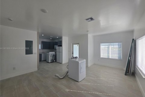 Casa en alquiler en Miami, Florida, 3 dormitorios, 139.35 m2 № 1975724 - foto 20