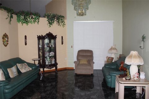 Commercial property in Kissimmee, Florida 217.02 sq.m. № 2321310 - photo 5