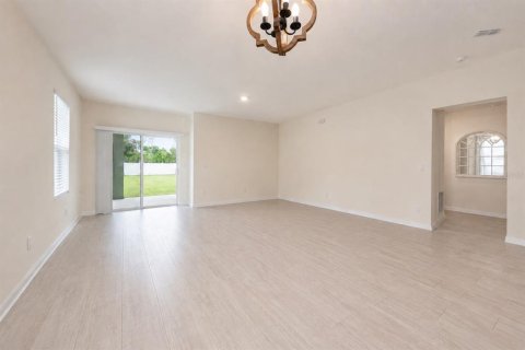 Villa ou maison à vendre à New Smyrna Beach, Floride: 3 chambres, 162.02 m2 № 2324376 - photo 10