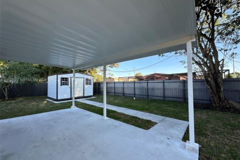 Villa ou maison à vendre à Miami Gardens, Floride: 3 chambres, 148.09 m2 № 2030876 - photo 30