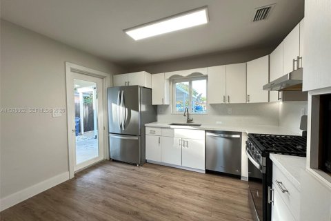 Villa ou maison à vendre à Miami Gardens, Floride: 3 chambres, 148.09 m2 № 2030876 - photo 9