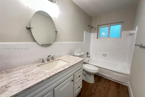 Villa ou maison à vendre à Miami Gardens, Floride: 3 chambres, 148.09 m2 № 2030876 - photo 13