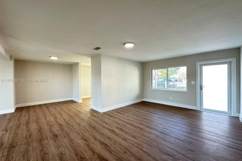 Villa ou maison à vendre à Miami Gardens, Floride: 3 chambres, 148.09 m2 № 2030876 - photo 4