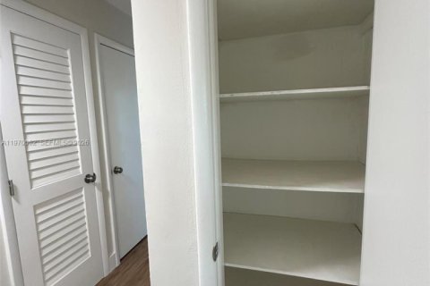 Villa ou maison à vendre à Miami Gardens, Floride: 3 chambres, 148.09 m2 № 2030876 - photo 21