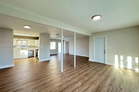 Villa ou maison à vendre à Miami Gardens, Floride: 3 chambres, 148.09 m2 № 2030876 - photo 6