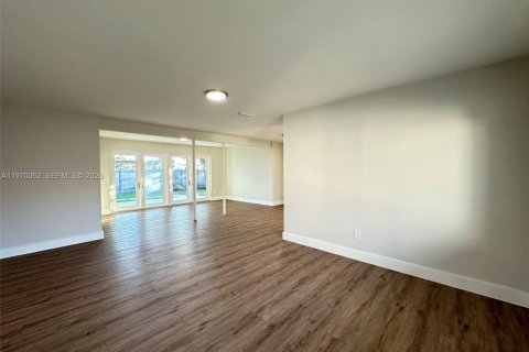 Villa ou maison à vendre à Miami Gardens, Floride: 3 chambres, 148.09 m2 № 2030876 - photo 5