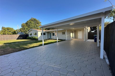 Villa ou maison à vendre à Miami Gardens, Floride: 3 chambres, 148.09 m2 № 2030876 - photo 3