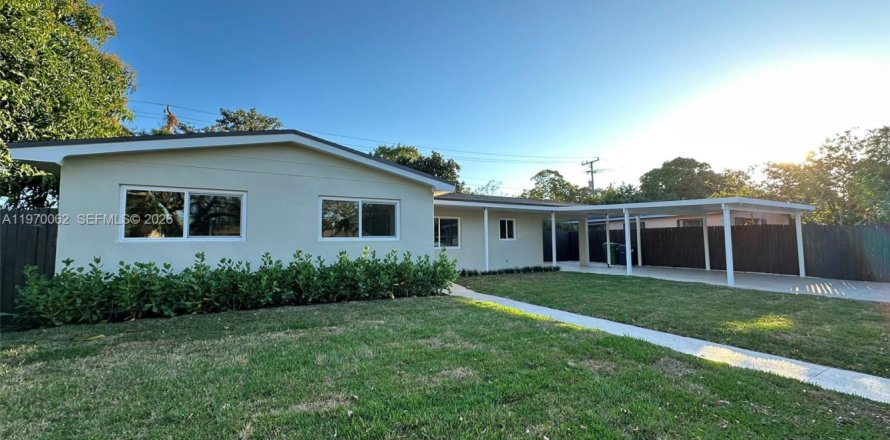 Villa ou maison à Miami Gardens, Floride 3 chambres, 148.09 m2 № 2030876