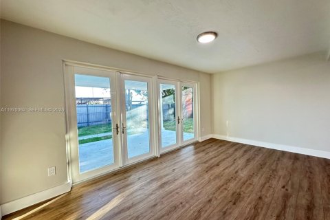 Villa ou maison à vendre à Miami Gardens, Floride: 3 chambres, 148.09 m2 № 2030876 - photo 7