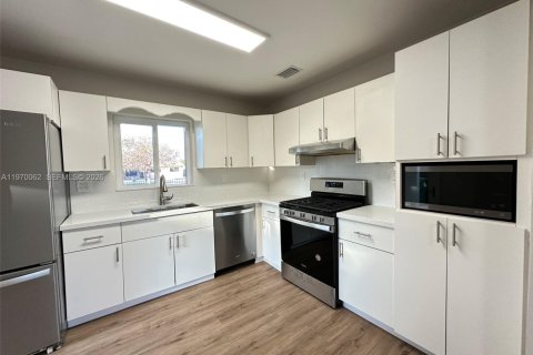 Villa ou maison à vendre à Miami Gardens, Floride: 3 chambres, 148.09 m2 № 2030876 - photo 10