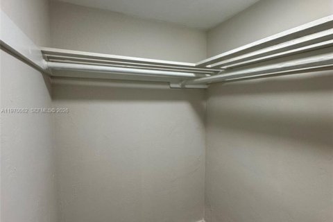 Villa ou maison à vendre à Miami Gardens, Floride: 3 chambres, 148.09 m2 № 2030876 - photo 23