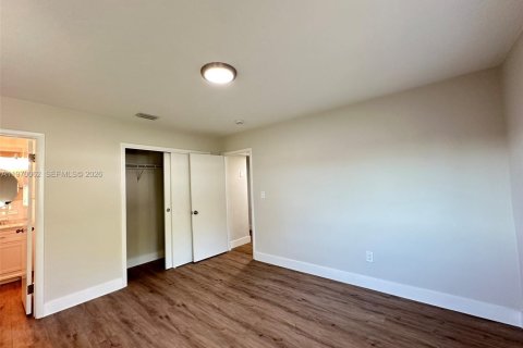 Villa ou maison à vendre à Miami Gardens, Floride: 3 chambres, 148.09 m2 № 2030876 - photo 16