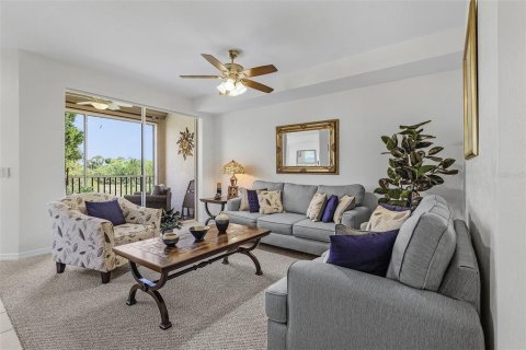 Condo in Cape Coral, Florida, 2 bedrooms  № 1648352 - photo 6