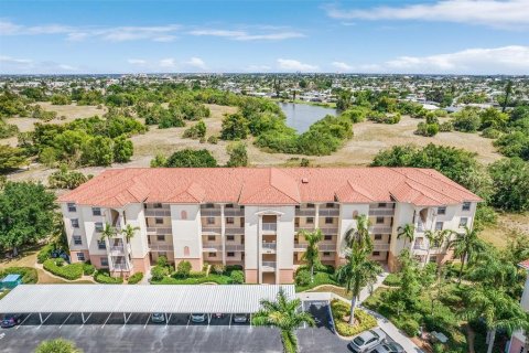 Condo in Cape Coral, Florida, 2 bedrooms  № 1648352 - photo 27