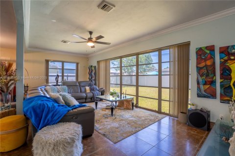 House in Cutler Bay, Florida 3 bedrooms, 175.49 sq.m. № 1891879 - photo 20