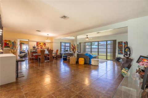 House in Cutler Bay, Florida 3 bedrooms, 175.49 sq.m. № 1891879 - photo 16