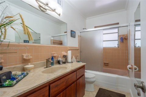 House in Cutler Bay, Florida 3 bedrooms, 175.49 sq.m. № 1891879 - photo 13