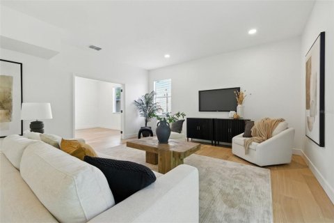 House in Wesley Chapel, Florida 4 bedrooms, 297.66 sq.m. № 1884132 - photo 19