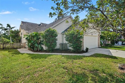 House in Orlando, Florida 2 bedrooms, 113.9 sq.m. № 2395619 - photo 2