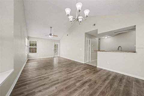 House in Orlando, Florida 2 bedrooms, 113.9 sq.m. № 2395619 - photo 13