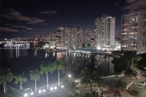 Condo in Aventura, Florida, 2 bedrooms  № 1962603 - photo 25