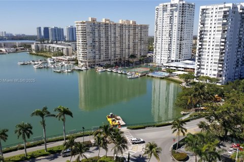 Condo in Aventura, Florida, 2 bedrooms  № 1962603 - photo 8