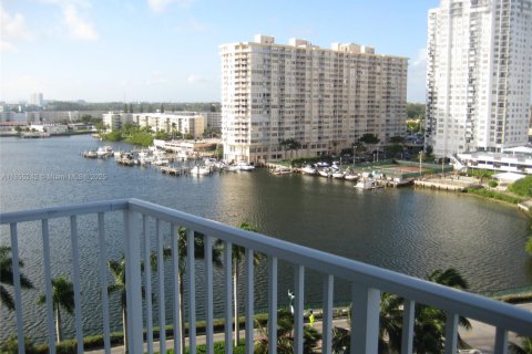 Condo in Aventura, Florida, 2 bedrooms  № 1962603 - photo 18