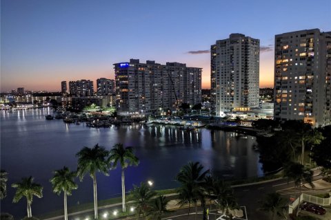 Condo in Aventura, Florida, 2 bedrooms  № 1962603 - photo 24