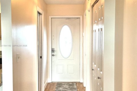 Купить кондоминиум в Пемброк-Пайнс, Флорида 1 спальня, 74.32м2, № 1998430 - фото 2