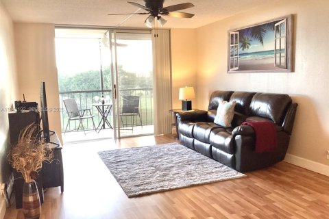 Купить кондоминиум в Пемброк-Пайнс, Флорида 1 спальня, 74.32м2, № 1998430 - фото 29