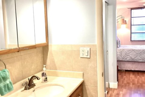 Купить кондоминиум в Пемброк-Пайнс, Флорида 1 спальня, 74.32м2, № 1998430 - фото 26