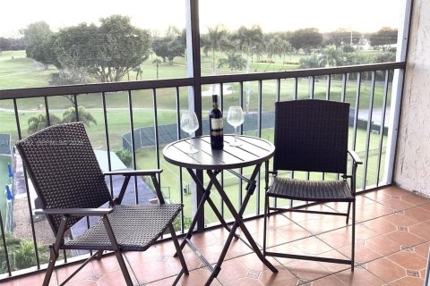 Кондоминиум с 1 спальней в Пемброк-Пайнс, Флорида № 1998430