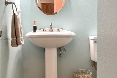 Купить кондоминиум в Пемброк-Пайнс, Флорида 1 спальня, 74.32м2, № 1998430 - фото 11