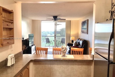 Купить кондоминиум в Пемброк-Пайнс, Флорида 1 спальня, 74.32м2, № 1998430 - фото 6