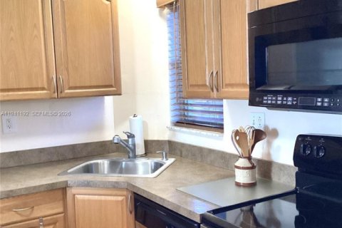 Купить кондоминиум в Пемброк-Пайнс, Флорида 1 спальня, 74.32м2, № 1998430 - фото 4