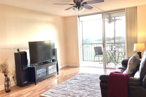 Купить кондоминиум в Пемброк-Пайнс, Флорида 1 спальня, 74.32м2, № 1998430 - фото 30