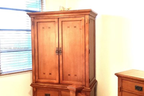 Купить кондоминиум в Пемброк-Пайнс, Флорида 1 спальня, 74.32м2, № 1998430 - фото 17