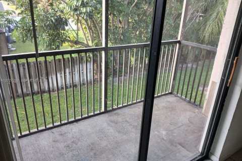 Copropriété à vendre à Pembroke Pines, Floride: 2 chambres, 73.11 m2 № 2084943 - photo 8
