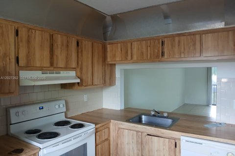 Copropriété à vendre à Pembroke Pines, Floride: 2 chambres, 73.11 m2 № 2084943 - photo 3