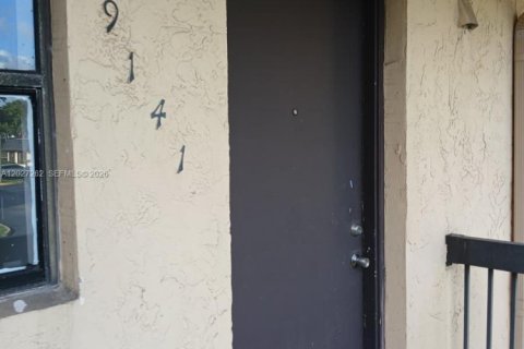Copropriété à vendre à Pembroke Pines, Floride: 2 chambres, 73.11 m2 № 2084943 - photo 2