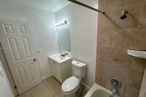 Condo in Hallandale Beach, Florida, 1 bedroom  № 1804628 - photo 4