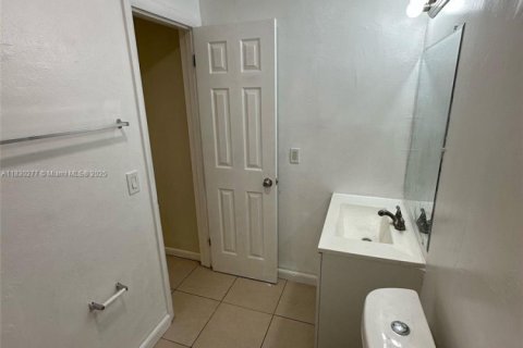 Condo in Hallandale Beach, Florida, 1 bedroom  № 1804628 - photo 7