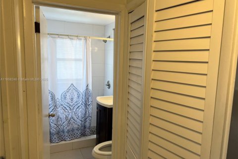 Copropriété à louer à Surfside, Floride: 1 chambre, 54.81 m2 № 1889920 - photo 16